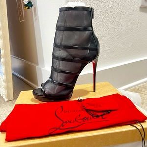 Christian Louboutin Doux Voile Peep Toes
